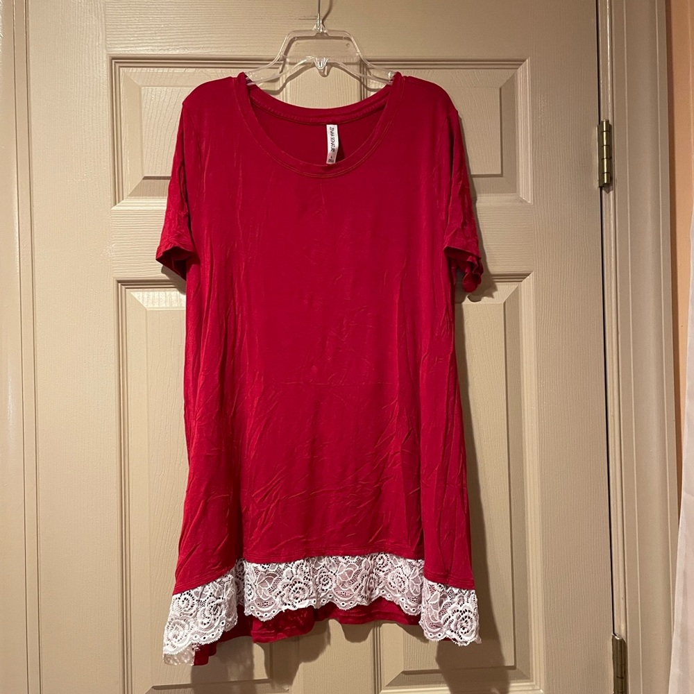 Zenana Signature Red Lace Hem Short Sleeve Tunic Top,‎ Size Large